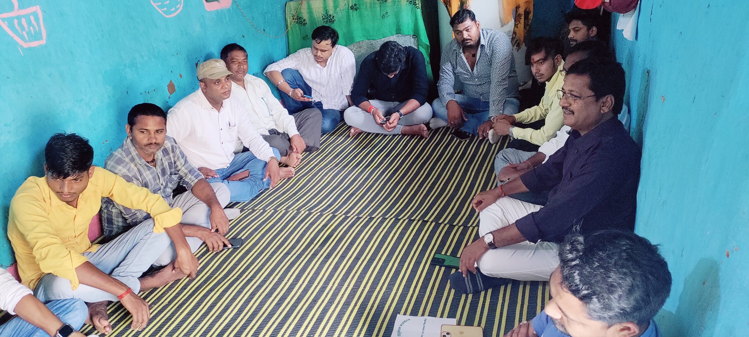 बिश्रामपुर सीट पर कांग्रेस उम्मीदवार सुधीर कुमार चंद्रवंशी का जनसंपर्क अभियान, जनता से मिलकर उनकी समस्याएं समझने का प्रयास