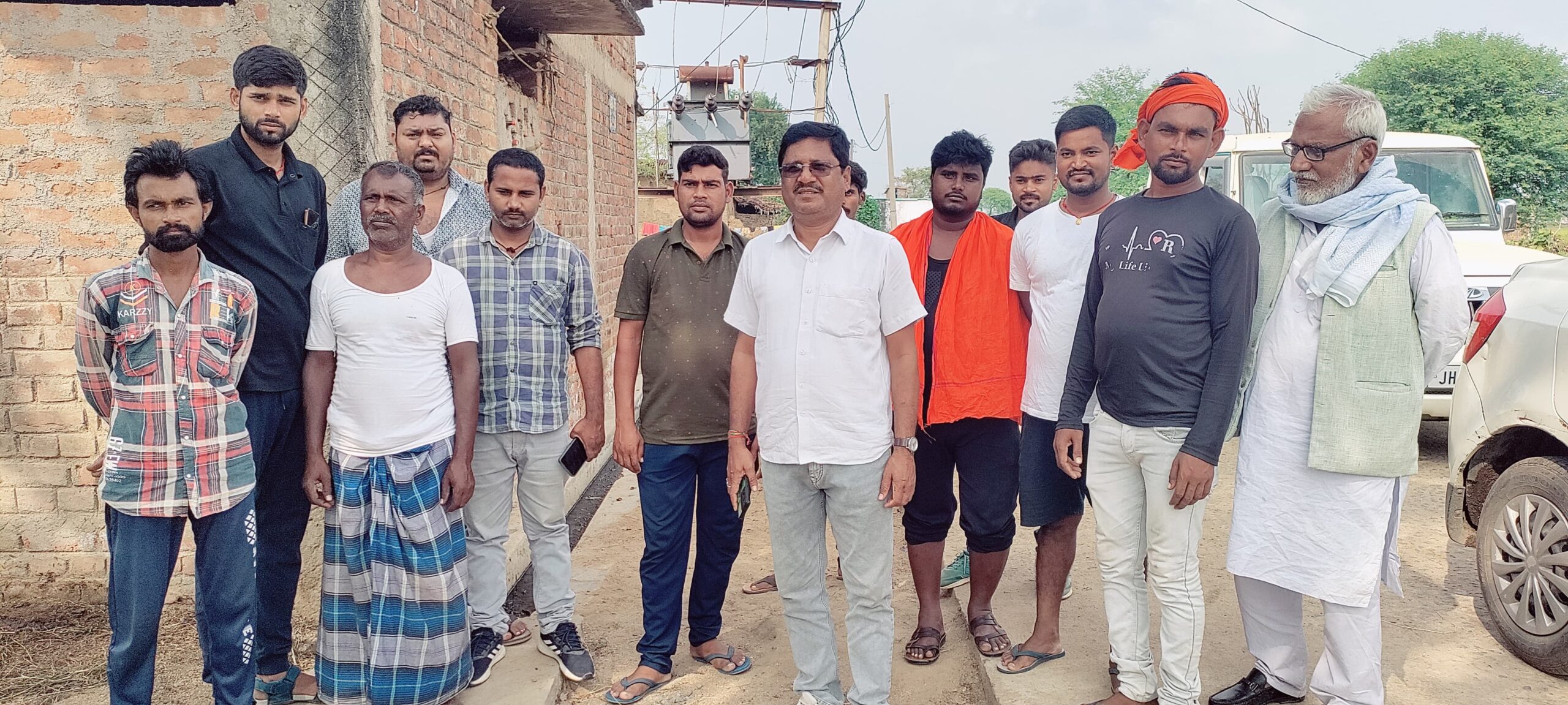 मझिआंव प्रखंड में कांग्रेस का जनसंपर्क अभियान: बिश्रामपुर सीट के लिए कार्यकर्ताओं का जोश चरम पर