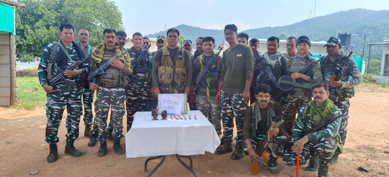 सीआरपीएफ ने नक्सली साजिश को किया नाकाम, थलिया गाँव में बरामद किए गए ग्रेनेड और डेटोनेटर