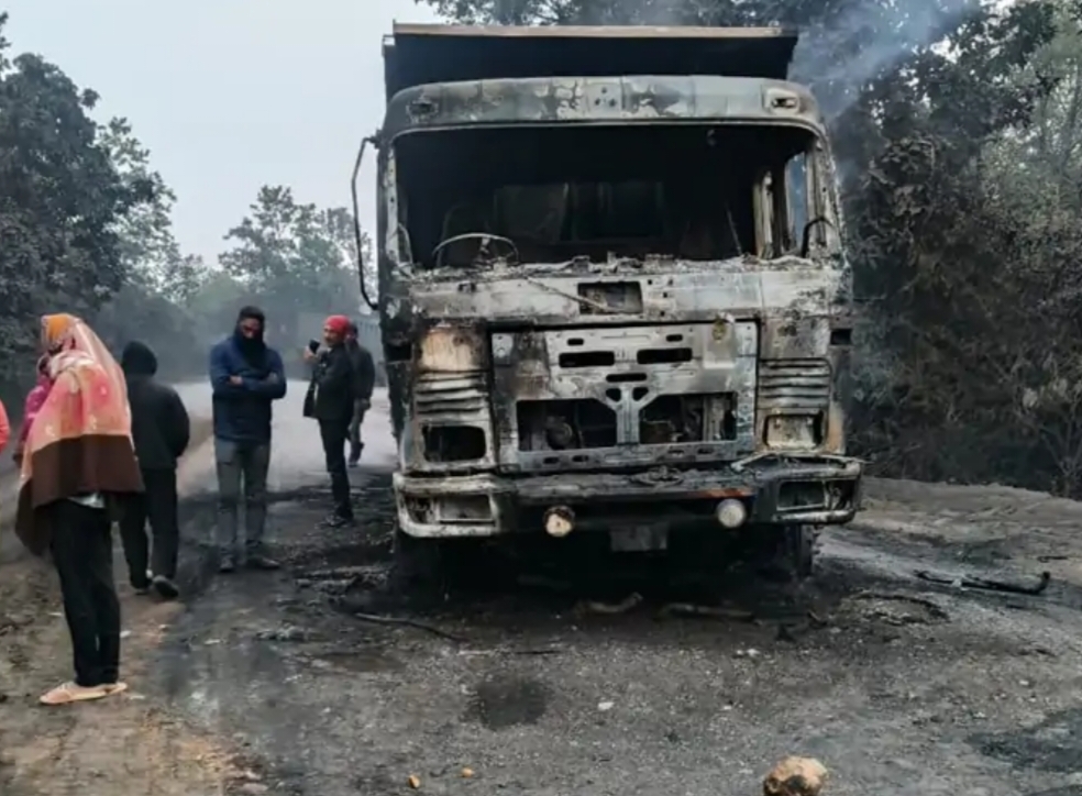 उग्रवादियों का तांडव : लातेहार में 5 हाईवा को जलाया, चालकों के साथ मारपीट और फायरिंग
