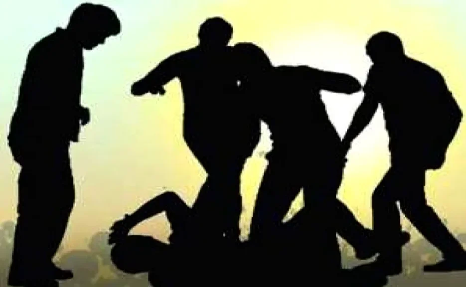 खेती के विवाद में हिंसा, महिला समेत एक ही परिवार के तीन लोग घायल