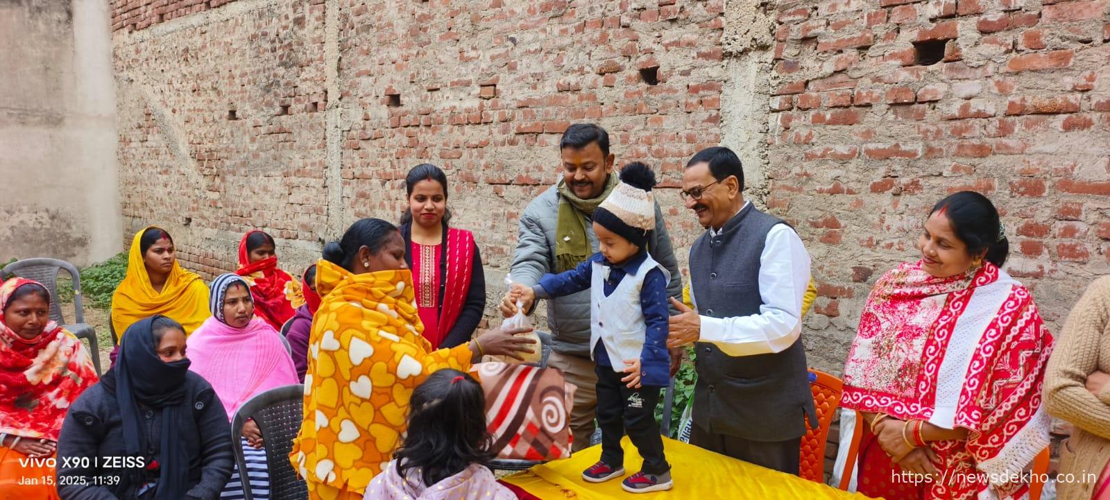 पौते के जन्मदिन पर सेवा की मिसाल: अशोक गुप्ता ने बांटे कंबल