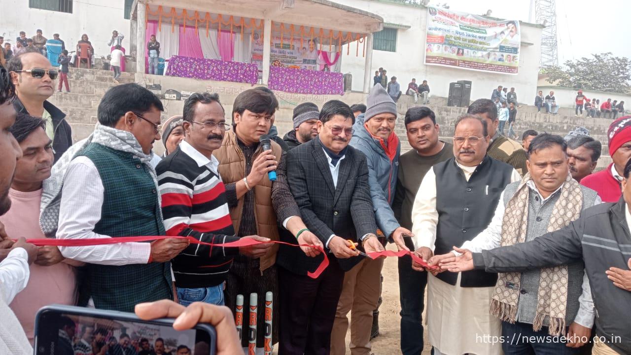 मेराल: स्वतंत्रता सेनानी के नाम पर क्रिकेट टूर्नामेंट का शुभारंभ