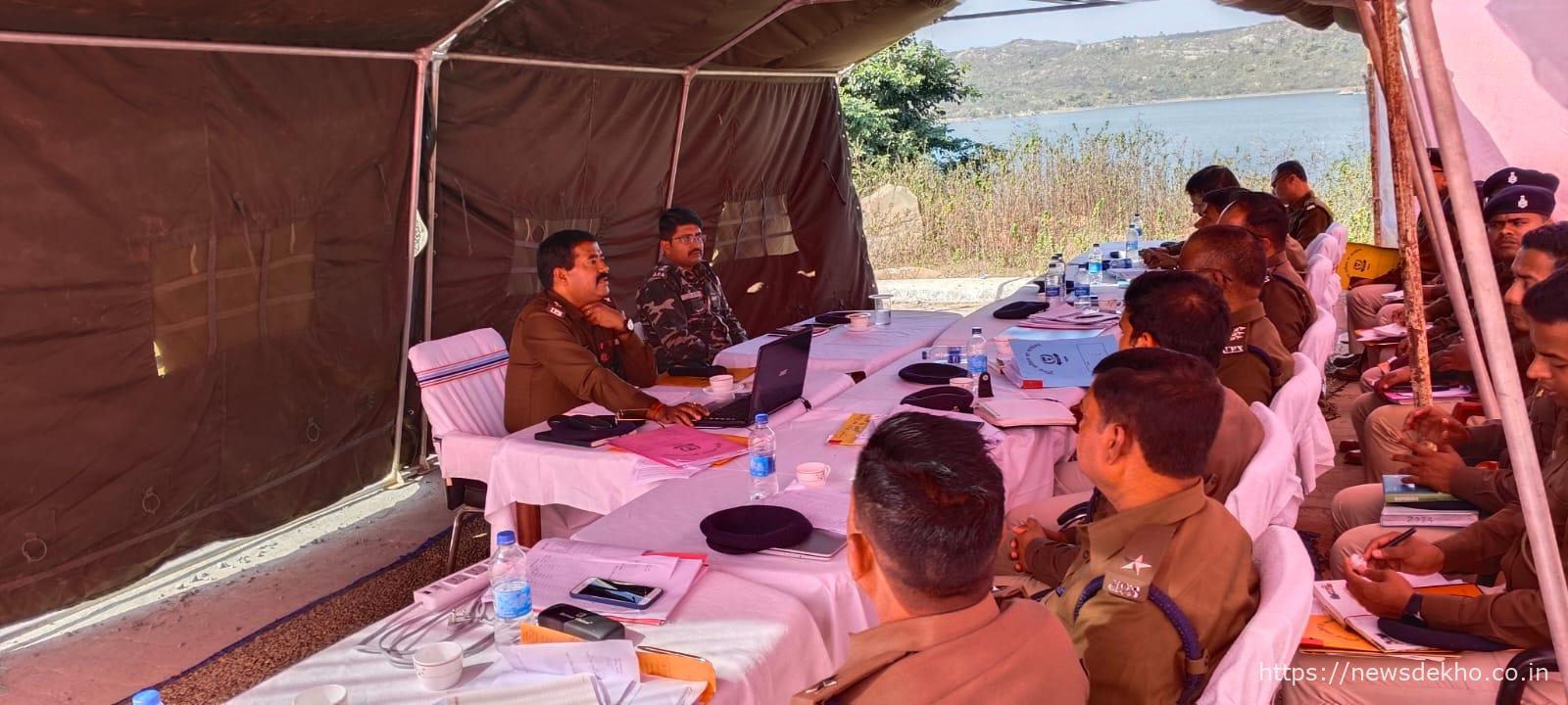 गढ़वा: सभी थाना क्षेत्रों में चलाएं संघन वाहन चेकिंग अभियान-एसपी