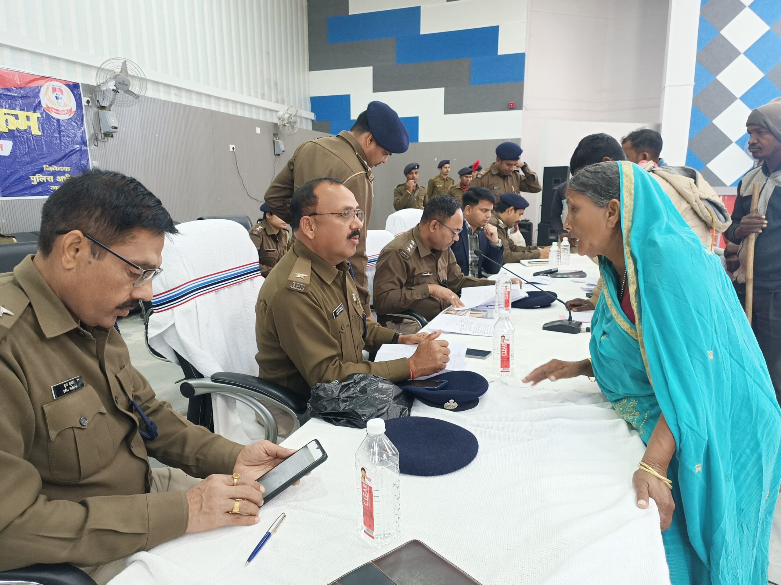जन शिकायत समाधान कार्यक्रम: गढ़वा में 141 शिकायतें दर्ज, 33 का त्वरित समाधान