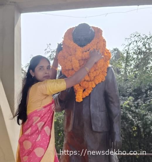 कर्पूरी ठाकुर जयंती पर गढ़वा जिला परिषद सदस्य रंजनी शर्मा ने दी श्रद्धांजलि