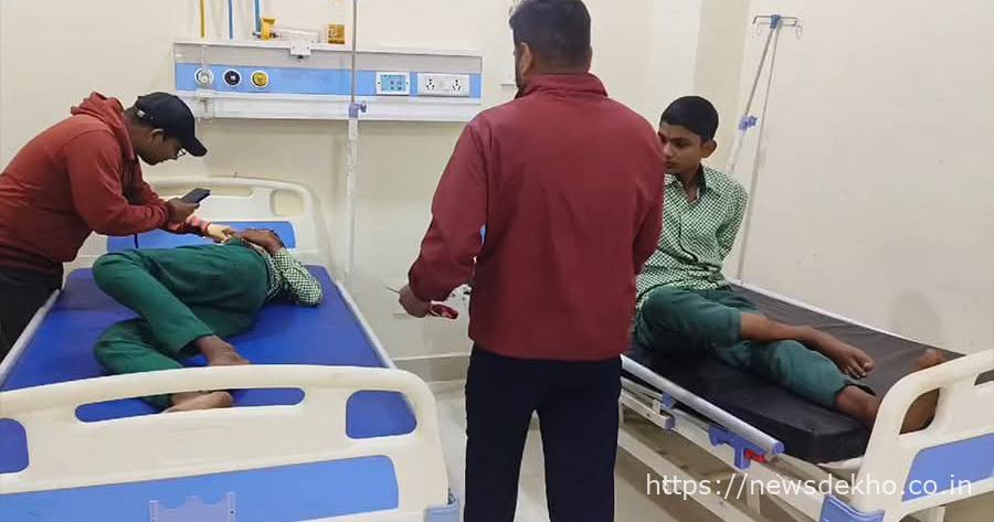 मैट्रिक परीक्षा देने जा रहे छात्रों की सड़क दुर्घटना, गिरिडीह रेफर