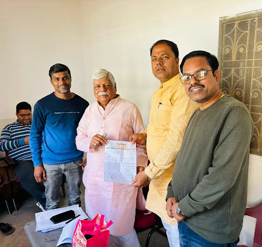 गढ़वा में जल संकट और विकास कार्यों की धीमी गति पर भाजपा नेताओं ने सौंपा मांग पत्र