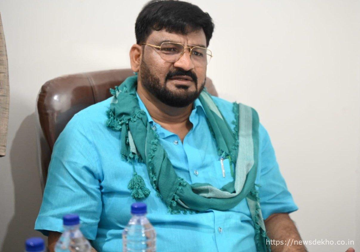 शरीयत बनाम संविधान पर बयान को लेकर घिरे मंत्री हफीजुल हसन ने दी सफाई, बोले- मेरे शब्दों को तोड़ा-मरोड़ा गया