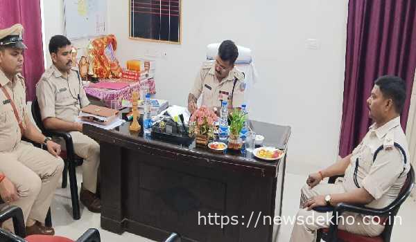 गढ़वा एसपी दीपक कुमार पांडेय का मेराल थाना निरीक्षण: बेहतरी के दिए गए निर्देश, पंजी संधारण से लेकर चौकीदारों की भूमिका पर विशेष फोकस
