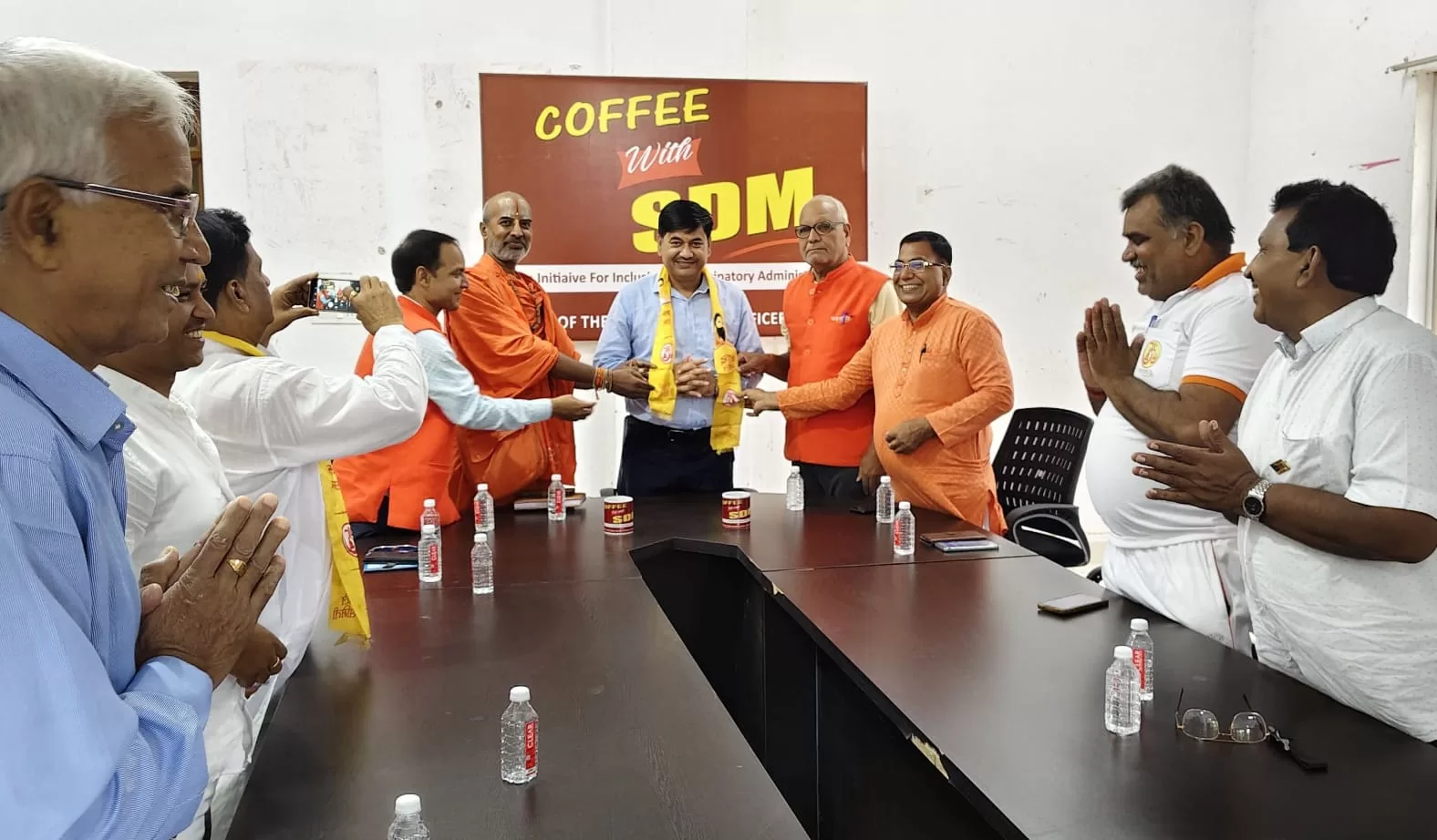 “कॉफी विद एसडीएम” में योग प्रशिक्षकों से संवाद, गढ़वा को योगमय बनाने पर हुआ मंथन
