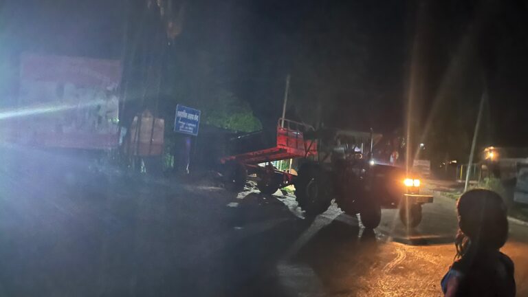 चैनपुर की नदियों में NGT के आदेशों की उड़ रही धज्जियां — रात के अंधेरे में धड़ल्ले से चल रहा रेत का अवैध खनन