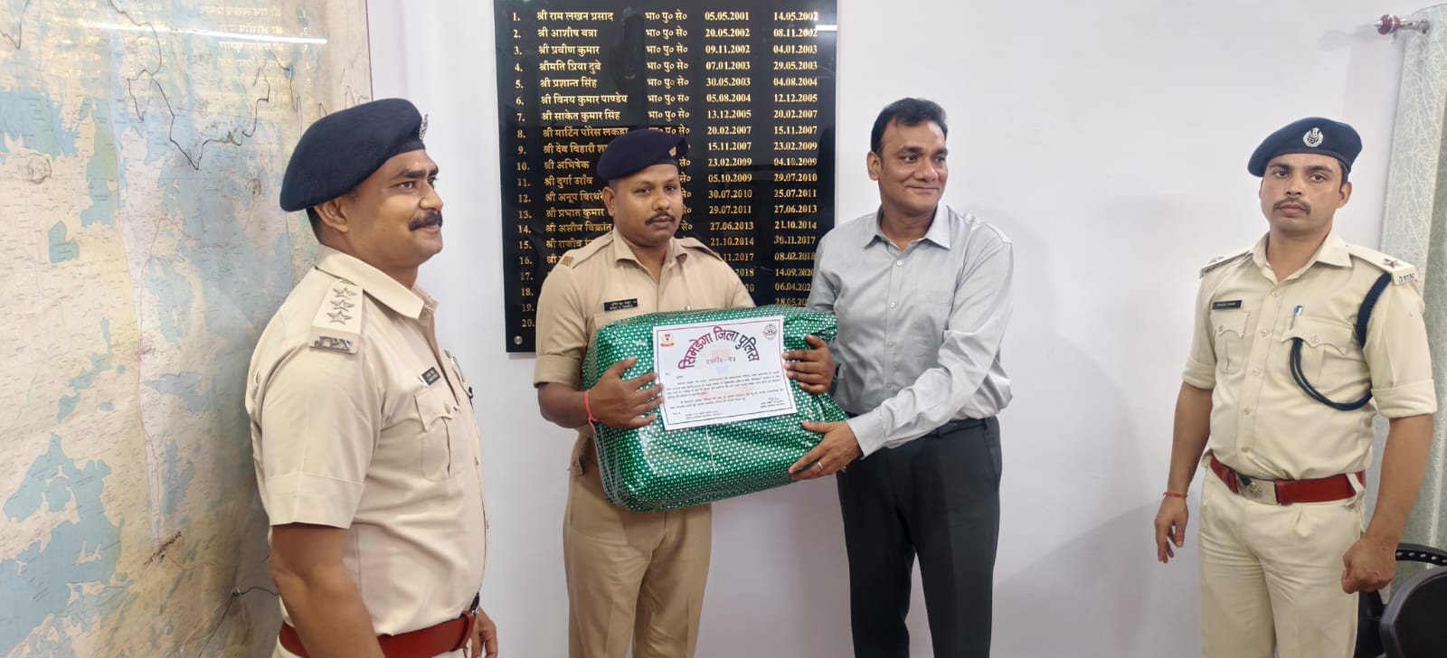 सराहनीय पहल: सिमडेगा में ‘पुलिसमैन ऑफ द वीक’ सम्मान की शुरुआत, आरक्षी सुमित ठाकुर पहले विजेता
