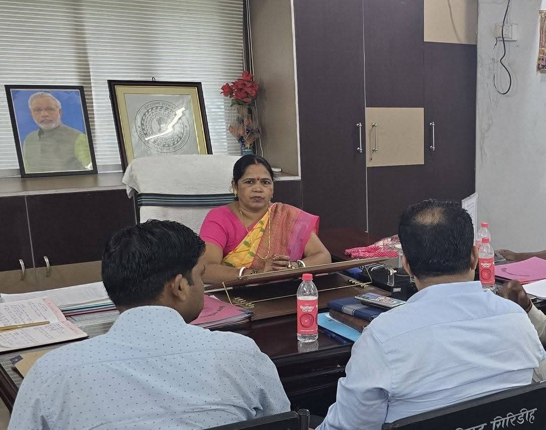 गिरिडीह जिला परिषद की बैठक में योजनाओं की समीक्षा: जल आपूर्ति और खाद्य सुरक्षा को लेकर कड़े निर्देश