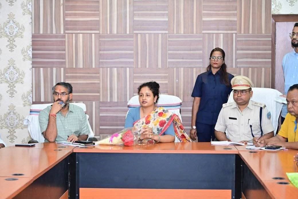 गिरिडीह: गांडेय विधायक कल्पना सोरेन ने की विकास समीक्षा बैठक, कहा – जनता की समस्याओं का समाधान प्राथमिकता में