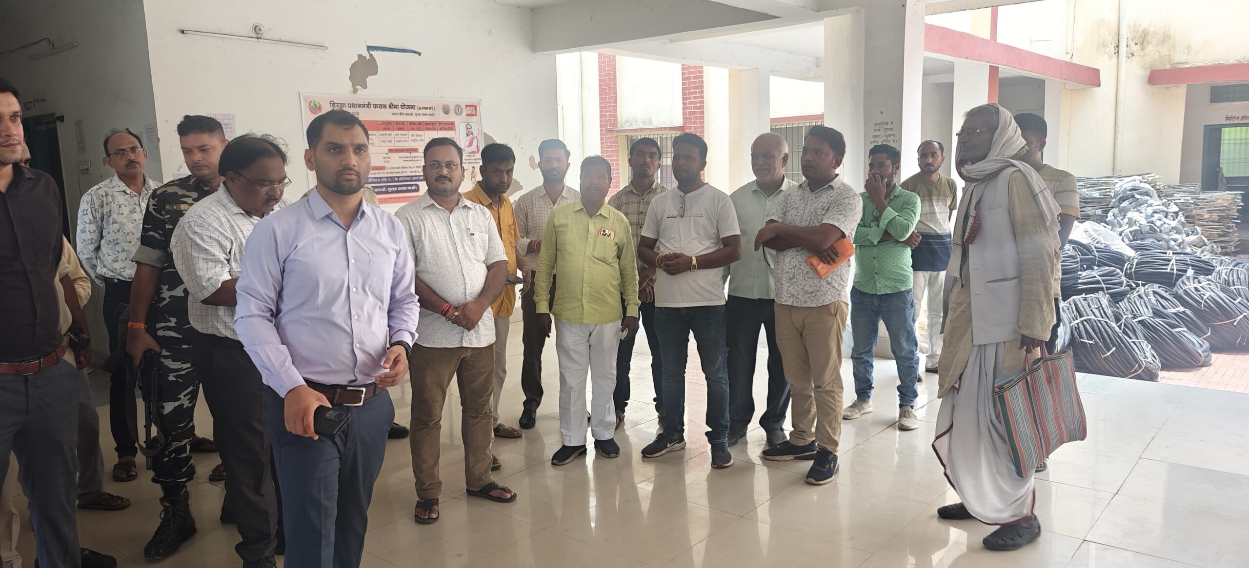 श्री बंशीधर नगर में डीसी का औचक निरीक्षण, साइकिल फिटिंग पर जताई कड़ी आपत्ति, कर्मियों को मिली सख्त हिदायत