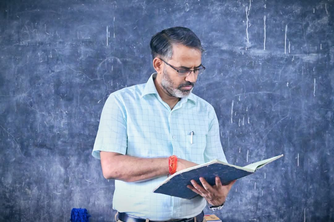 गिरिडीह डीसी का औचक निरीक्षण : स्कूलों की व्यवस्थाओं पर विशेष जोर