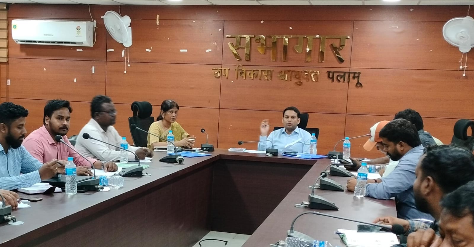 पलामू: डीडीसी की अध्यक्षता में जिला समन्वय समिति की बैठक, महिलाओं को आत्मनिर्भर बनाने का लक्ष्य तय