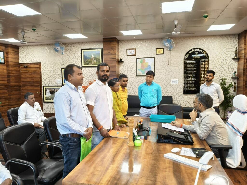 गिरिडीह में बराकर नदी किनारे बनी करोड़ों की पानी टंकी वर्षों से बंद, डीसी ने दिलाया समाधान का भरोसा