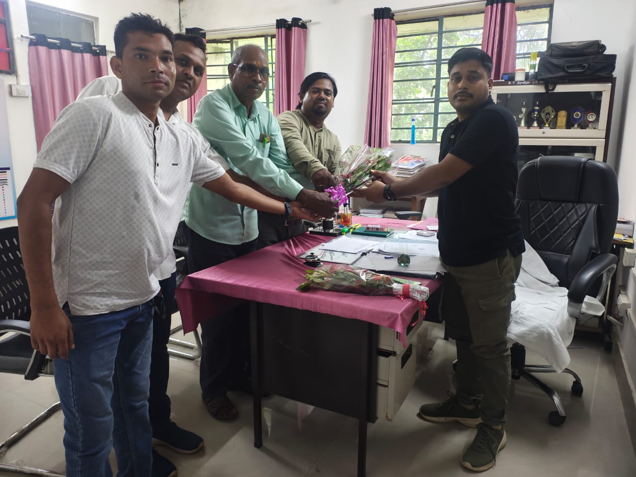 सिमडेगा में कोलेबिरा के नये थाना प्रभारी का कांग्रेस प्रतिनिधिमंडल ने किया स्वागत, शांति व्यवस्था को लेकर हुई अहम चर्चा