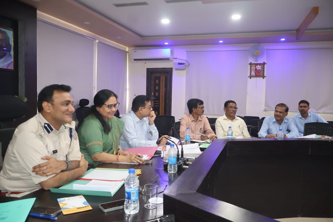 सिमडेगा में सड़क सुरक्षा पर कड़ा रुख, ब्लैक स्पॉट सुधार और हेलमेट नियम पर सख्ती