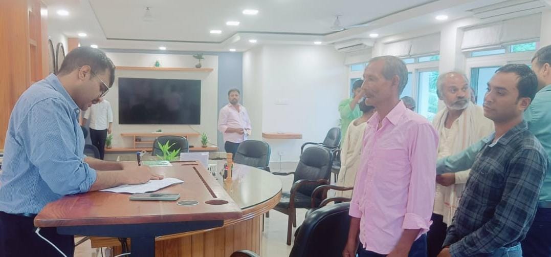 जन शिकायत निवारण में उपायुक्त ने सुनी ग्रामीणों की समस्याएं, दिए त्वरित समाधान के निर्देश