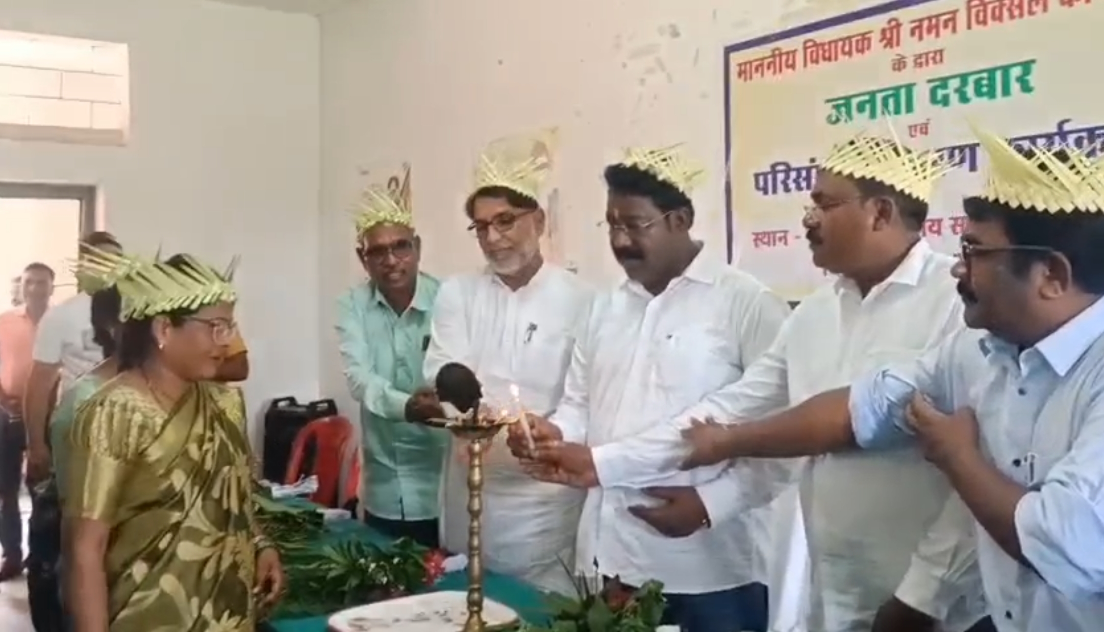 सिमडेगा में विधायक का जनता दरबार, योजनाओं का वितरण और शिकायतों पर त्वरित कार्रवाई का आश्वासन