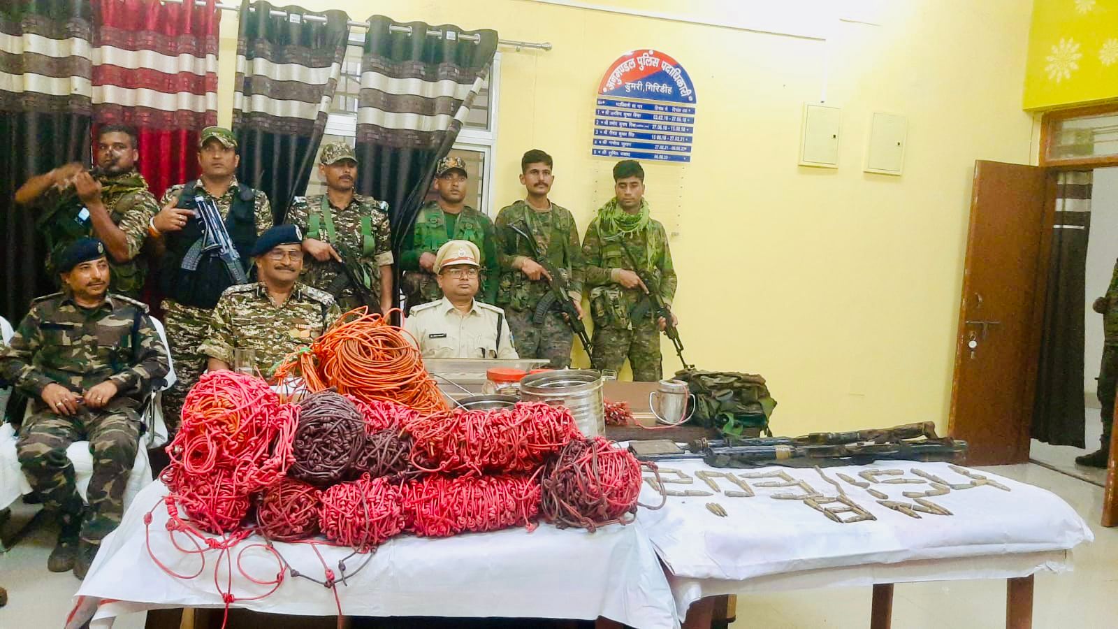 गिरिडीह में नक्सली ठिकानों पर बड़ी कार्रवाई छापामारी में हथियार और विस्फोटक बरामद