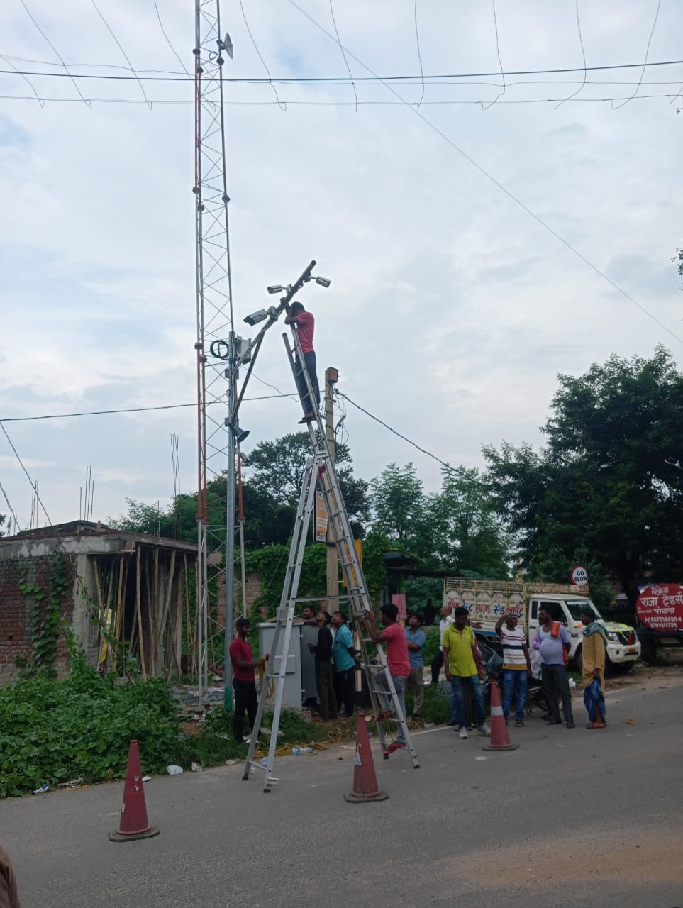 लातेहार जिला प्रशासन की पहल: चौक-चौराहों पर लगाए गए कैमरे से बढ़ेगी निगरानी