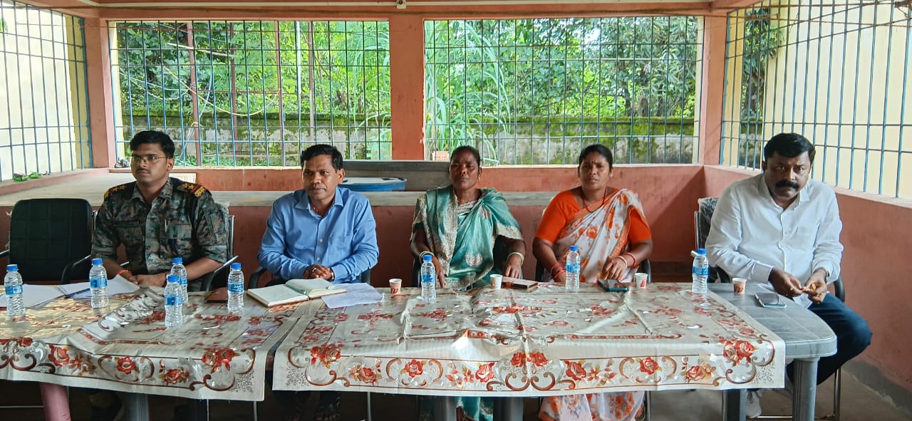 महुआडांड में दुर्गा पूजा को लेकर शांति समिति की बैठक, अफवाह फैलाने वालों पर होगी कड़ी कार्रवाई