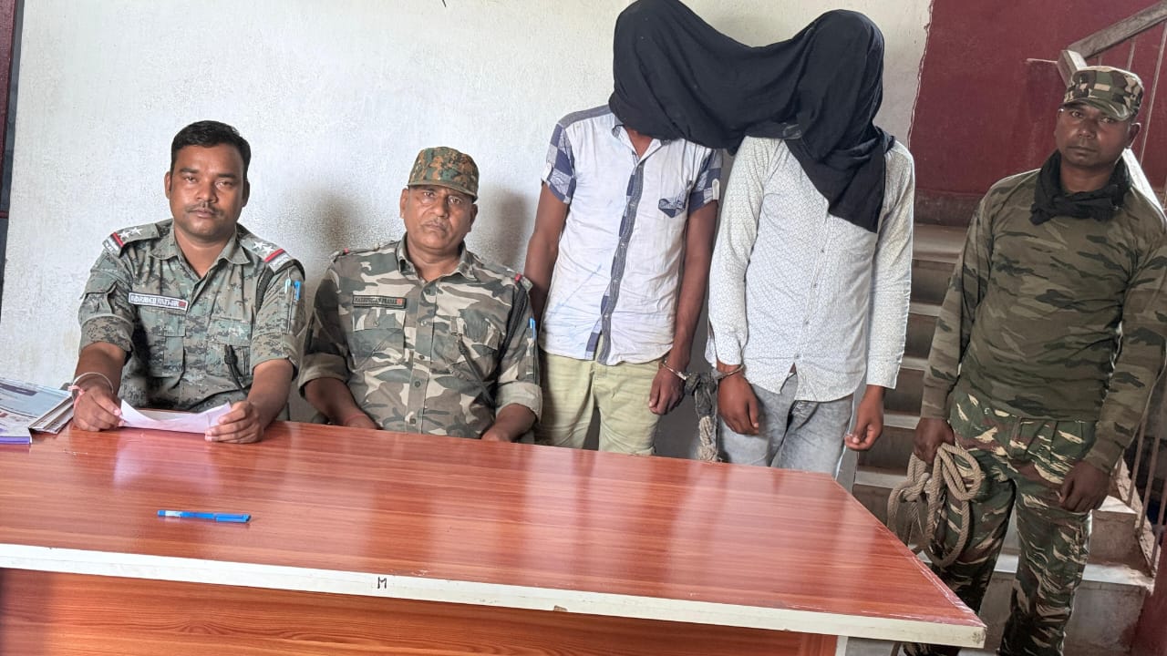 महुआडांड में ग्रामीणों की सतर्कता और पुलिस की तत्परता से बकरा चोरी के अपराधी गिरफ्तार