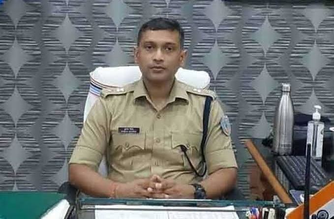 लातेहार पुलिस ने दुर्गा पूजा पर्व को लेकर जारी किए सुरक्षा दिशा-निर्देश, लोगों से शांति बनाए रखने की अपील
