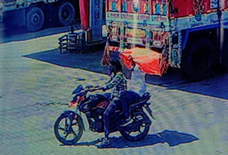 बगोदर में सुमित्रा पेट्रोल पंप के पास पीयूसी सेंटर में चोरी, ₹20,000 नकद पर हाथ साफ