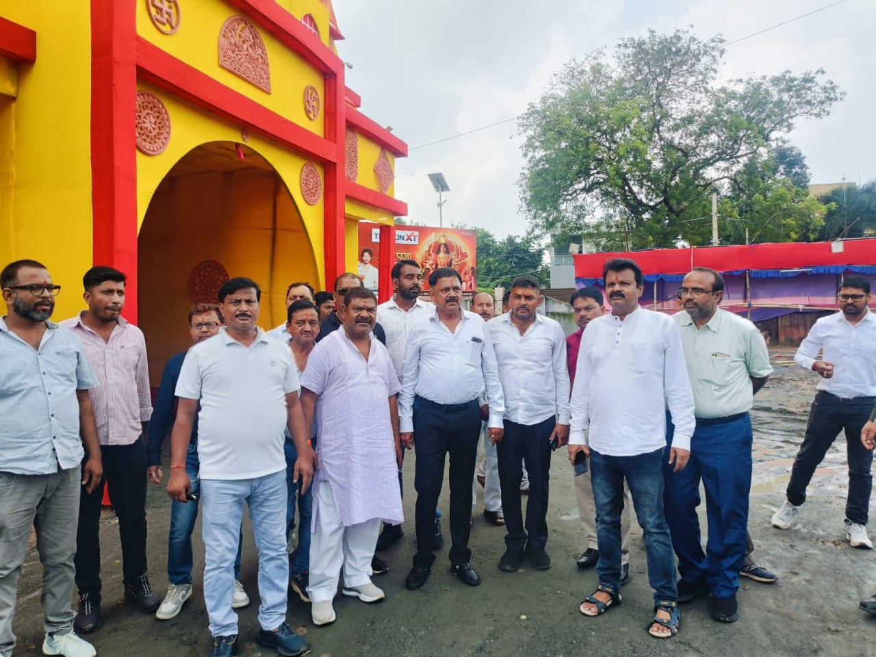गिरिडीह में नगर विकास मंत्री ने दुर्गा पूजा पंडालों का किया व्यापक निरीक्षण: सुरक्षा और स्वच्छता व्यवस्था को दिया विशेष निर्देश