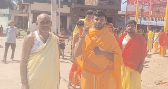 सप्तमी तिथि पर दुर्गा पूजा समितियों ने निकाली भव्य कलश यात्रा: जयघोष से गुंजा मनिका का आकाश