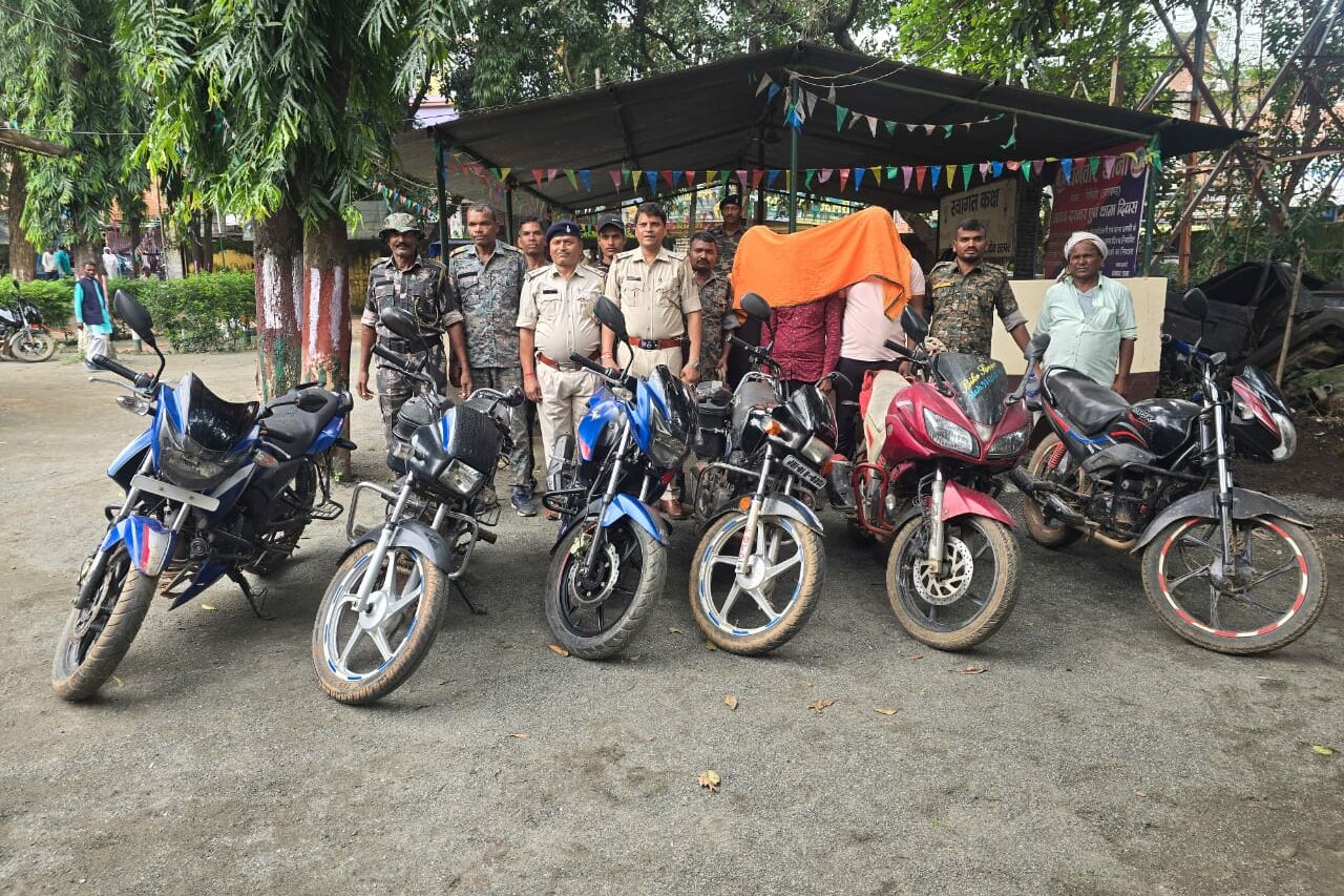 गिरिडीह पुलिस ने बाइक चोरी गिरोह का किया भंडाफोड़: तीन अपराधी गिरफ्तार, छह मोटरसाइकिल बरामद