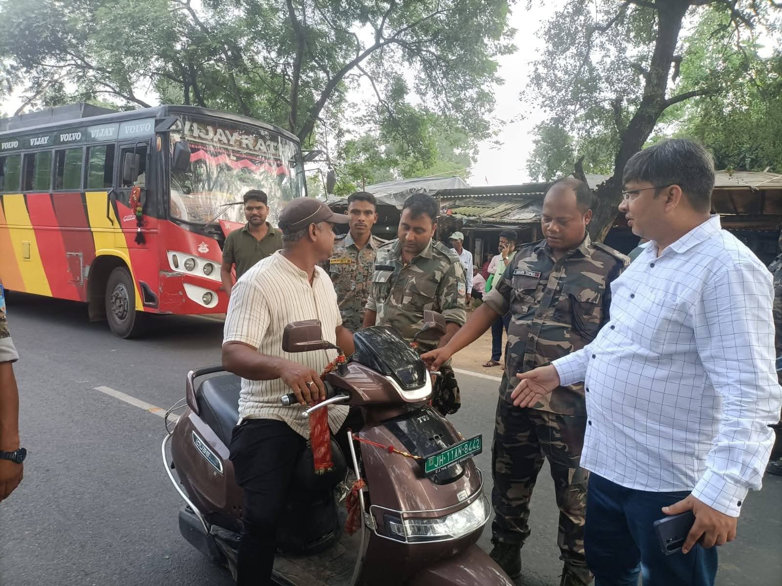 गिरिडीह में सघन वाहन जांच अभियान में हुई बड़ी कार्रवाई: बिना हेलमेट, बिना लाइसेंस और प्रदूषण फैलाने वाले वाहनों पर तगड़ा जुर्माना