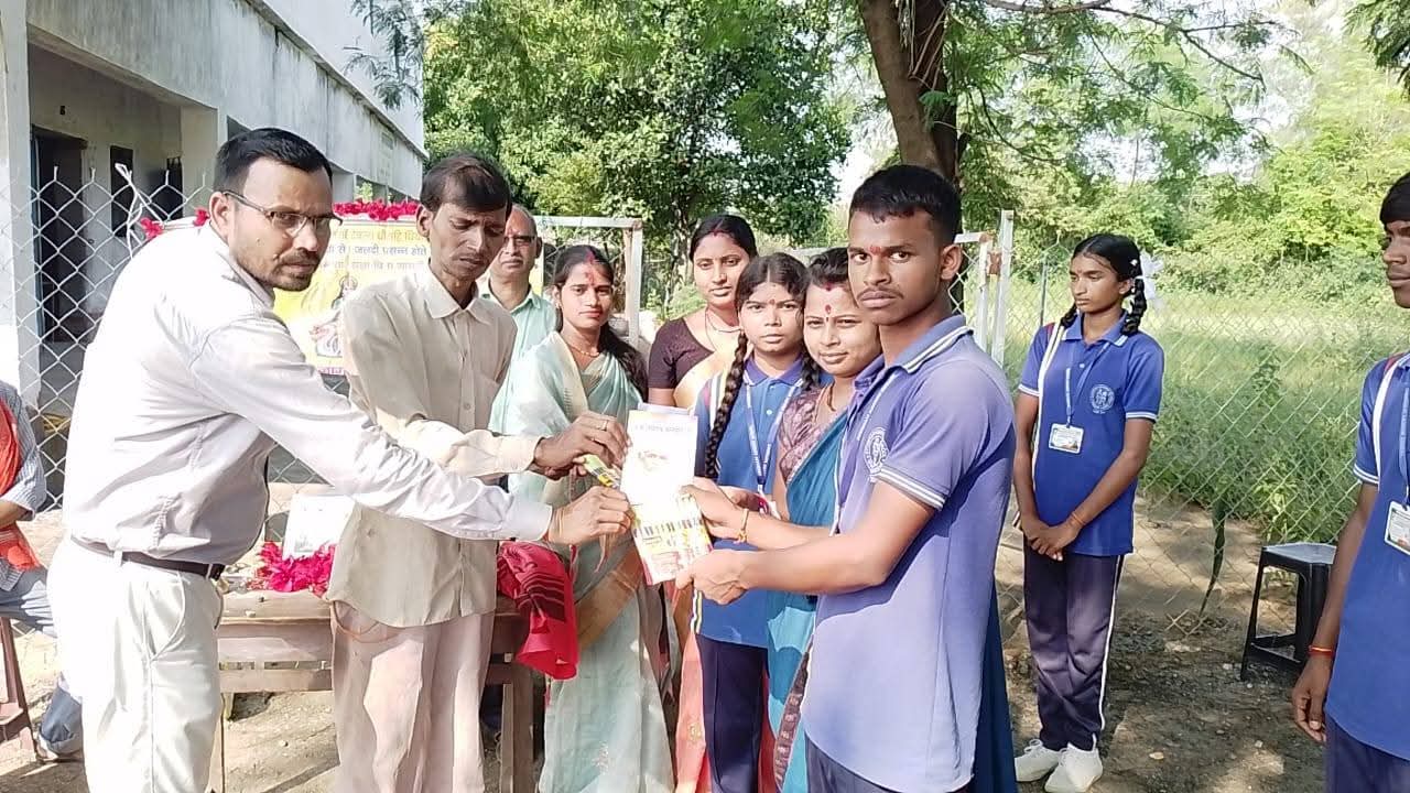 गायत्री परिवार के संस्थापक पंडित श्रीराम शर्मा आचार्य की जीवनी पर भाषण प्रतियोगिता आयोजित