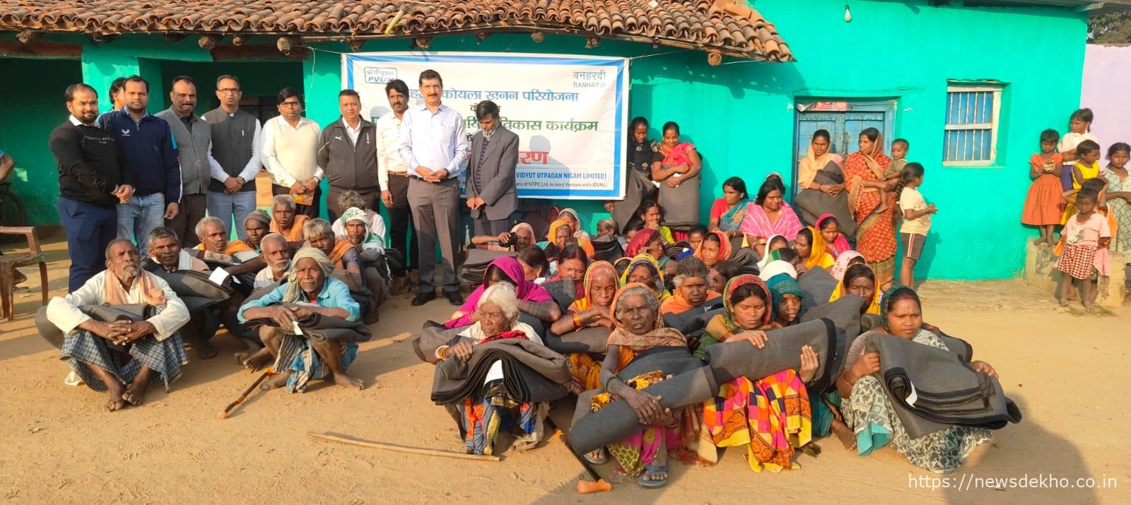 बनहरदी कॉल ब्लॉक में पीवीयूएन का मानवता भरा कदम ठंड से राहत देने के लिए जरूरतमंदों के बीच गर्म कपड़ों और नाश्ते का वितरण