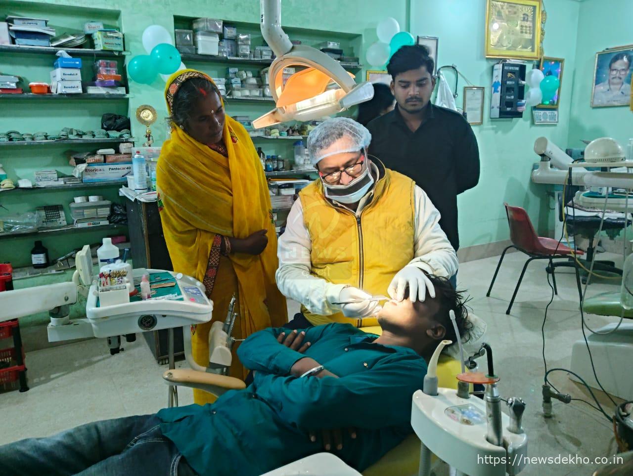 गढ़वा में निःशुल्क दंत जांच शिविर के तीसरे दिन भी उमड़ी भीड़, लोगों में बढ़ रही दंत स्वास्थ्य जागरूकता