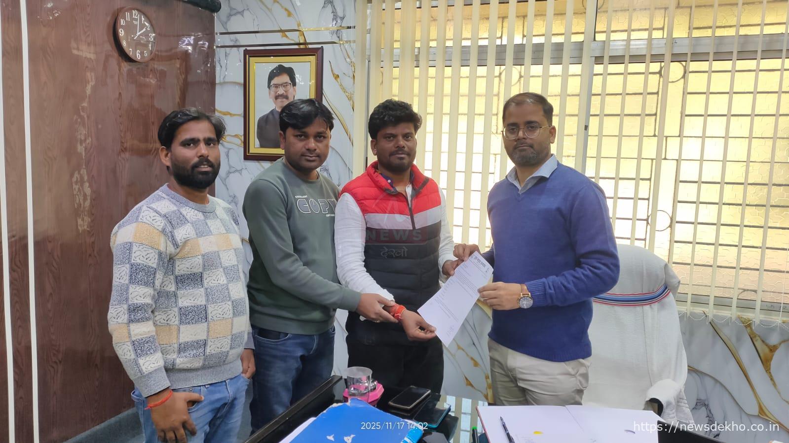 चंदवा में बढ़ती ठंड से राहत की मांग तेज, युवा भारत संगठन ने सार्वजनिक स्थलों पर अलाव व्यवस्था हेतु प्रशासन को सौंपा आवेदन