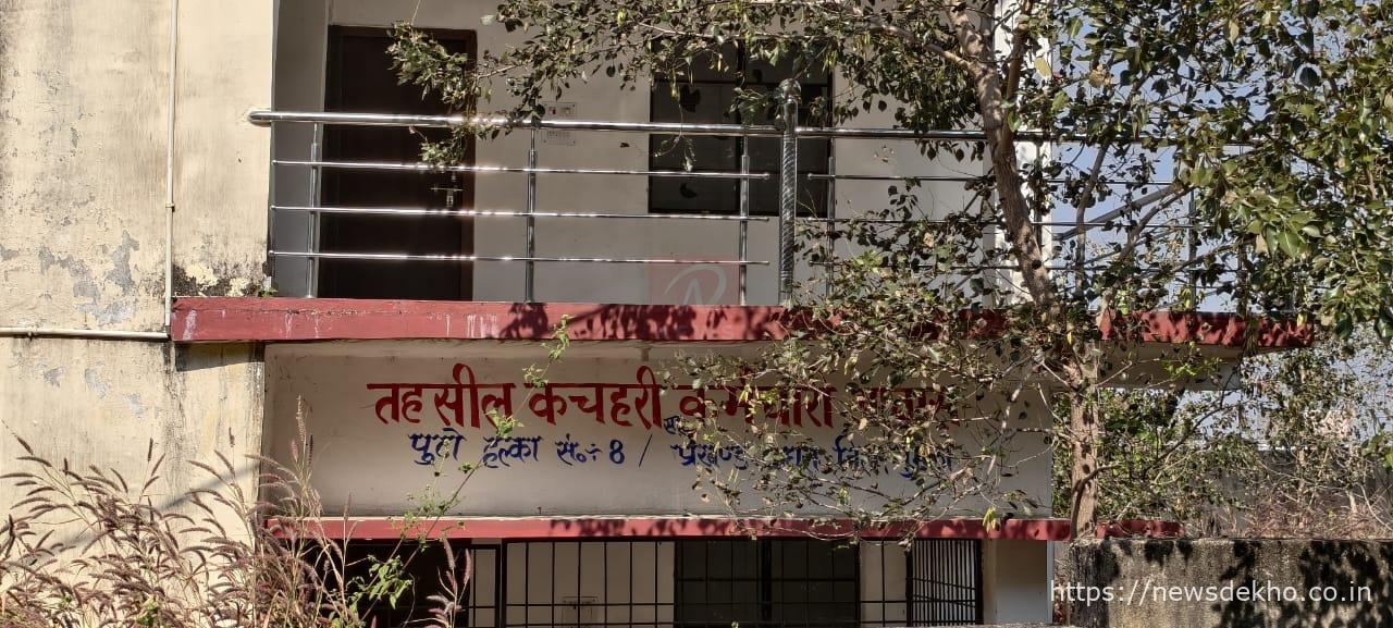 घाघरा प्रखंड की तहसील कचहरी और कर्मचारी आवास भवन जर्जर स्थिति में, उद्घाटन के इंतजार में सालों से खड़े