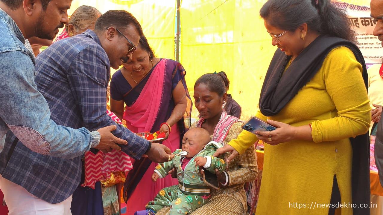 घाघरा पंचायत में ‘सरकार आपके द्वार’ शिविर में महिलाओं की भारी भीड़, मइया सम्मान योजना का लिंक बंद होने से बढ़ी चिंता