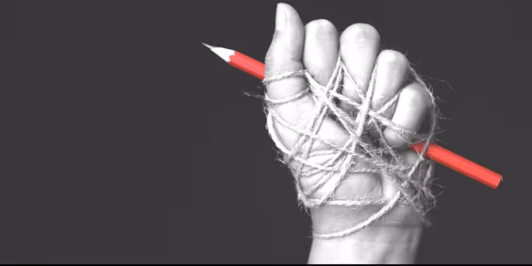 सच बोलने की कीमत, पत्रकारिता का जोखिम: कैसे ठहरे लोकतंत्र का चौथा स्तंभ?