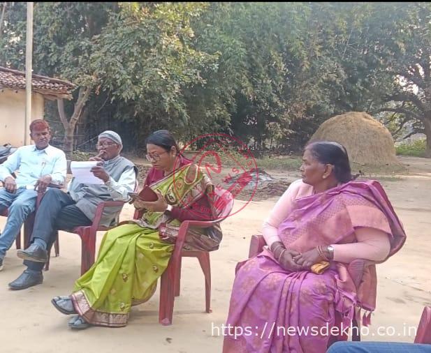 आदिवासी विकास परिषद अध्यक्षा गीता श्री उरांव चरकु टोली पहुंची, तेजुआ उरांव मारपीट कांड पर तत्काल कार्रवाई की मांग