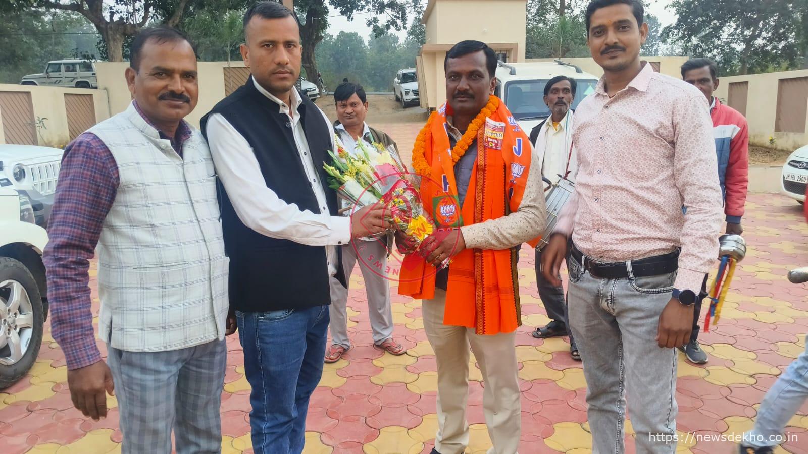 बरवाडीह भाजपा मंडल की कमान मनोज प्रसाद को सौंपी गई, संगठन में नई ऊर्जा की उम्मीद