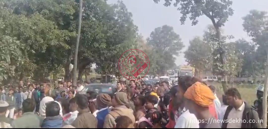 गुमशुदा मनोज उरांव के लिए सड़क पर उतरे ग्रामीण, एनएच 39 पर तीन घंटे चक्का जाम से ठप हुआ आवागमन