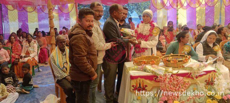 सिस्टर विनीता बिलुंग की आध्यात्मिक सेवा यात्रा बनी समाज के लिए प्रेरणा, जामपानी में अंतिम मन्नत समारोह भव्य रूप से संपन्न