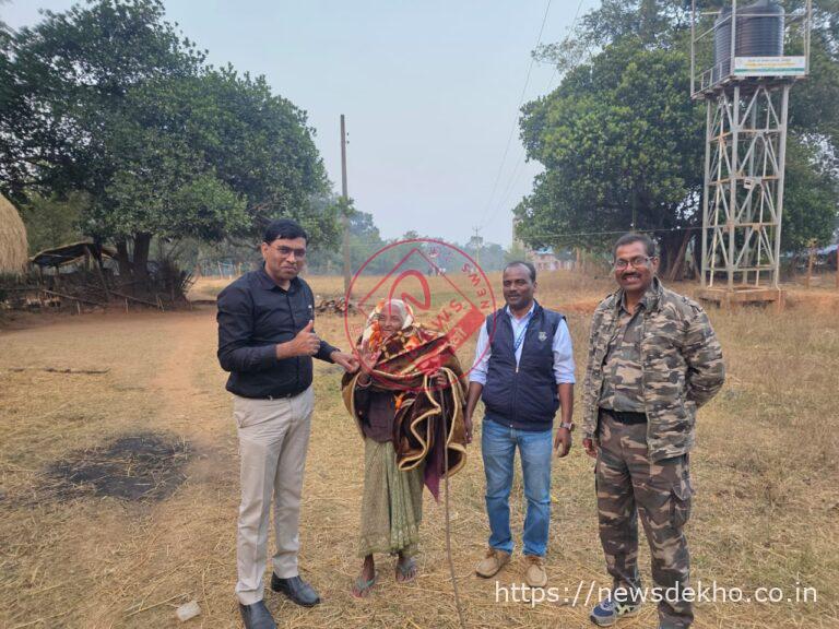 सुदूरवर्ती गांवों में ठंड से बचाव के लिए कंबल वितरण अभियान, बुजुर्गों के चेहरों पर लौटी मुस्कान