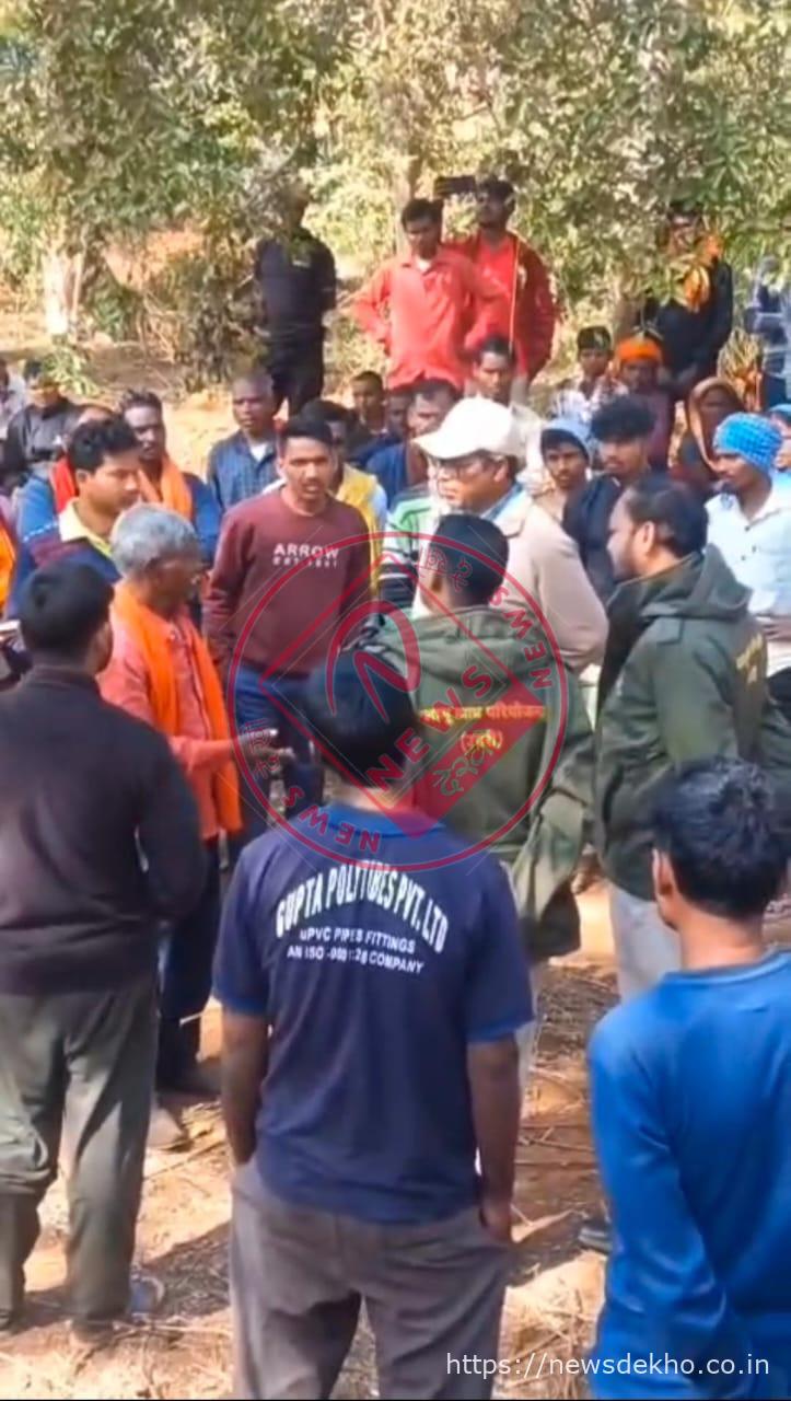 वन विभाग की मनमानी से भड़का ग्रामीण आक्रोश, मजदूरों की जगह जेसीबी से डोभा खुदाई पर हंगामा